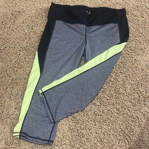 3 toned gap fit capris